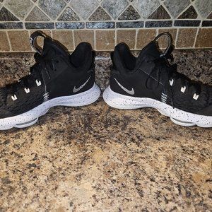 Nike Witness 5 Air Zoom basketball shoes